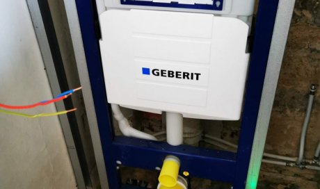 Le remplacement d'un système complet pour système de chasse d'eau encastré à Clamart