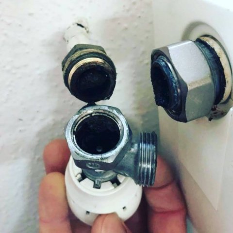 Remplacement de robinet de radiateur vétuste