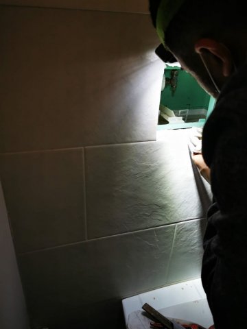 Maintenance sur le réservoir d’un WC encastré à Issy-les-Moulineaux