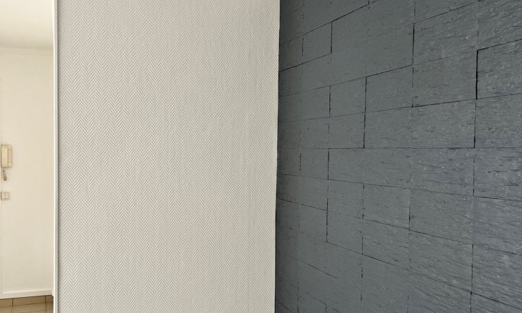Mise en Peinture de couleur noire sur mur en pierre dans un appartement