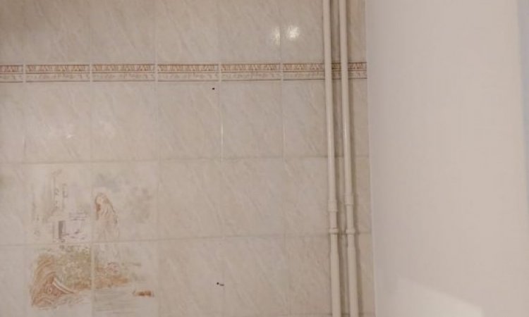 Travaux de peinture avec le changement d’une paroi de douche dans une salle de bain à Issy-les-Moulineaux