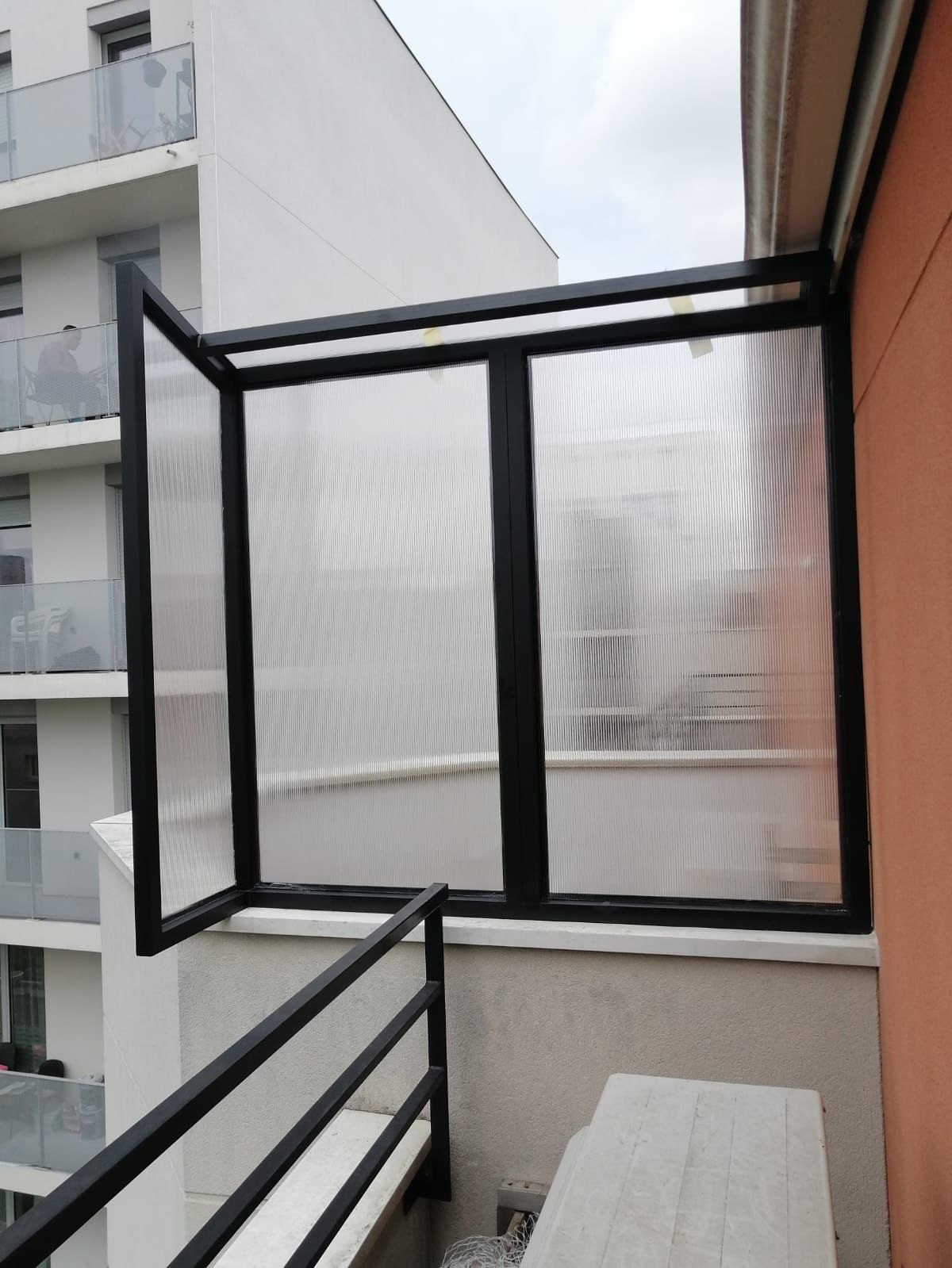 Brise-vue de balcon avec cadre métallique